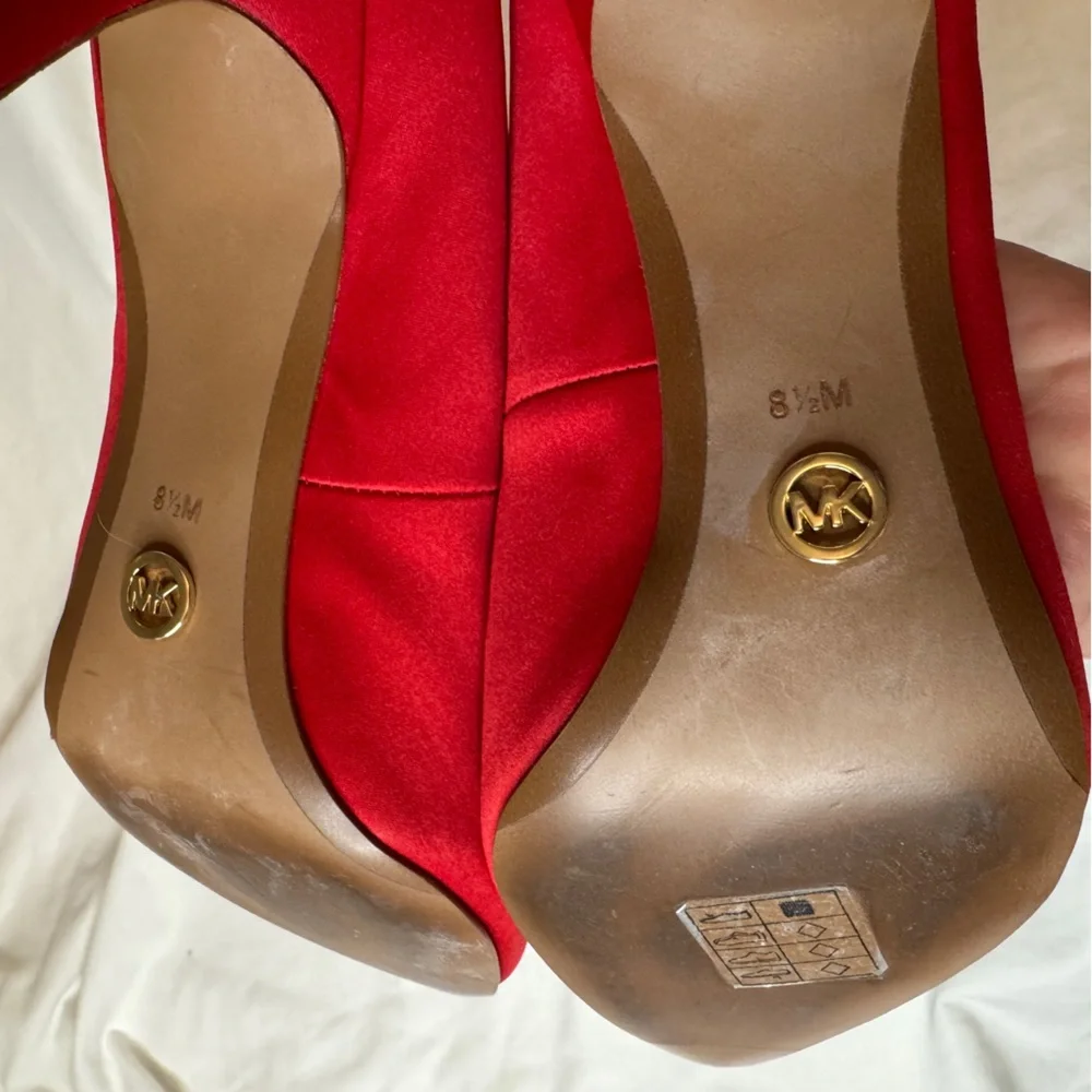 Michael Kors Claire Satin Pumps - Picture 4 of 7